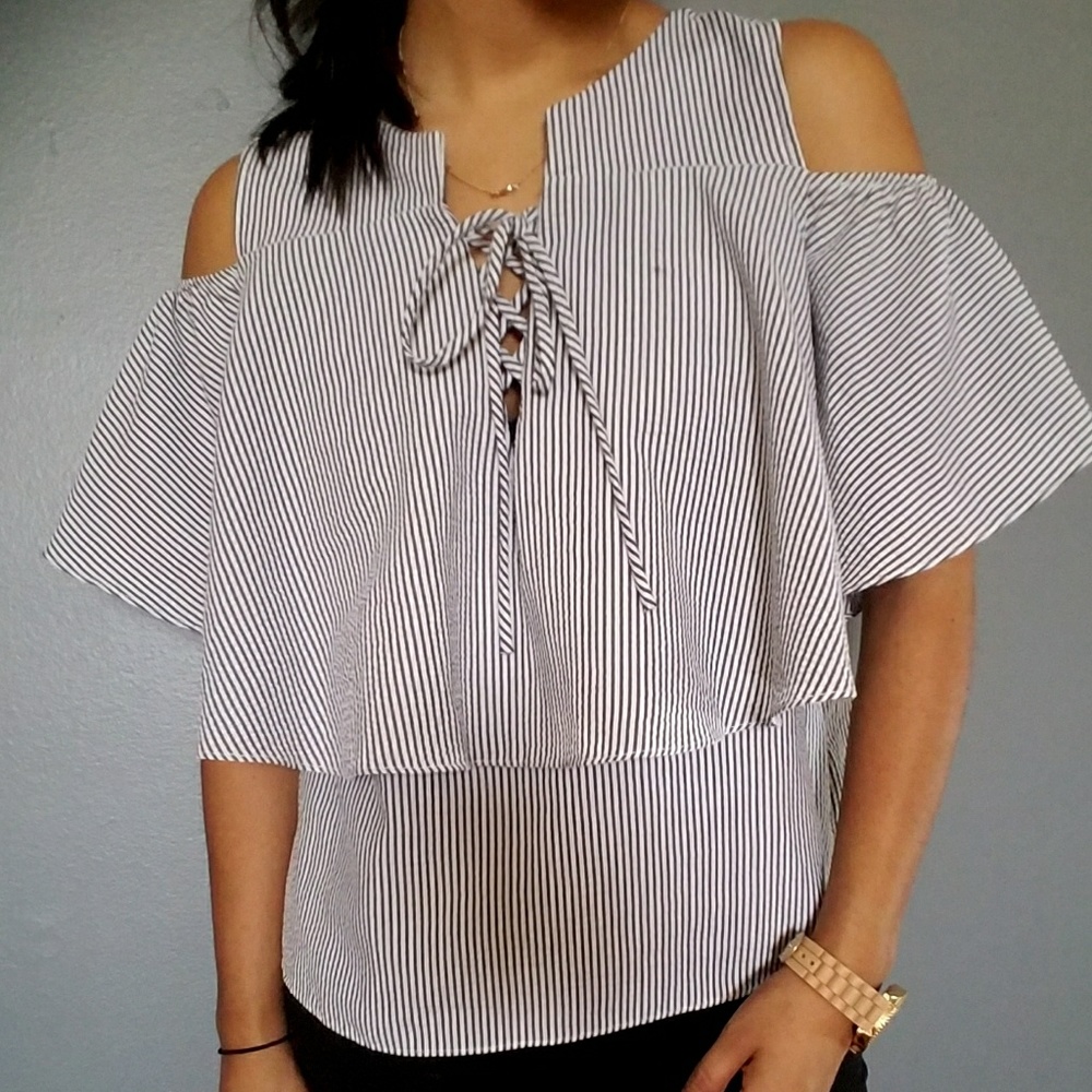 BLACK WHITE COLD SHOULDER RUFFLE TOP - Picture 3 of 7